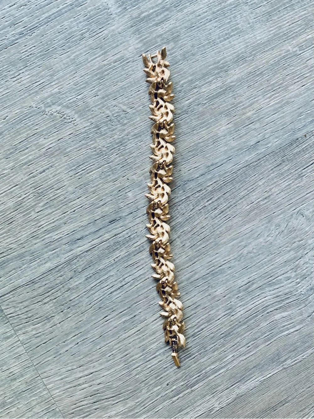 Vintage Avon Gold-Tone Leaf Link Bracelet w/ Blue Box
